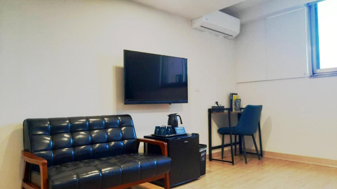 Holo Hotel Tainan Exterior photo