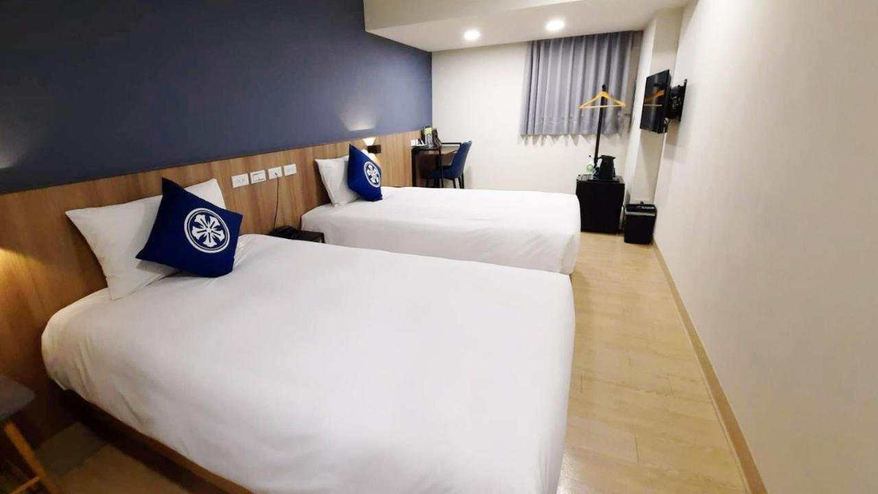 Holo Hotel Tainan Exterior photo